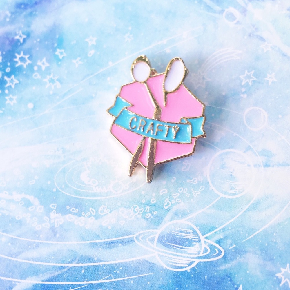 ✨ Crafty Badge Pin ✨ - Picture 4 of 5